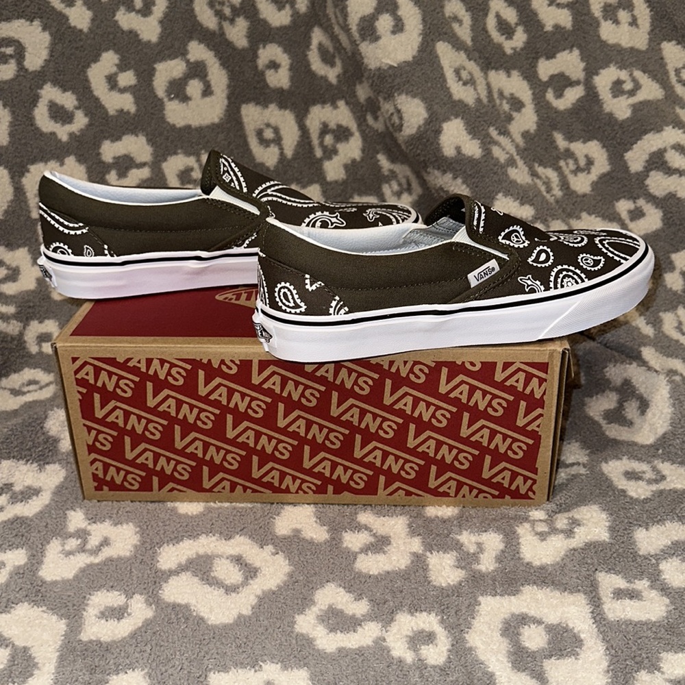 Classic Slip-on Vans New in Peace ✌🏻 Paisley & Grape Lea 😘 - Picture 9 of 17